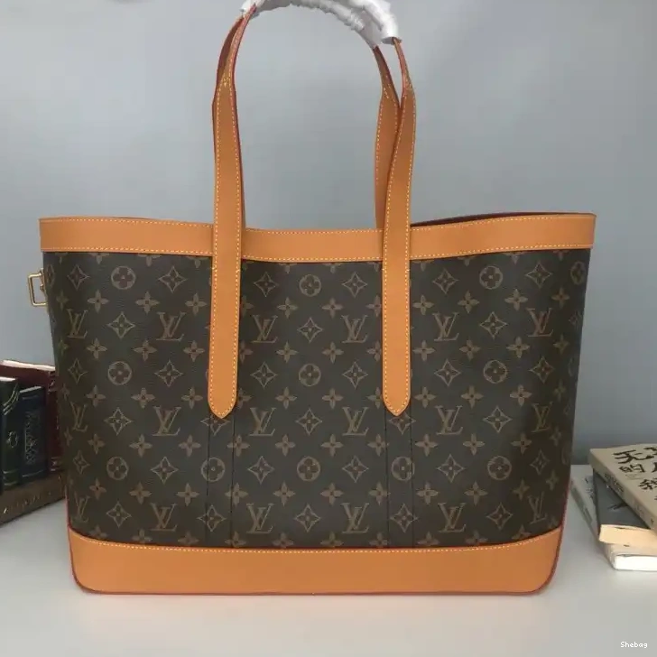 LV 19B57B0001 Bags 0820
